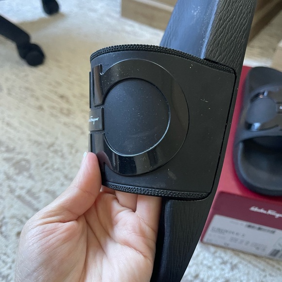 Lightly worn Ferragamo men’s slides - Picture 4 of 6